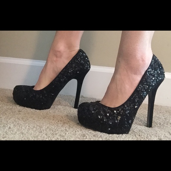 Steve Madden Shoes - Steve Madden sequin platform heels